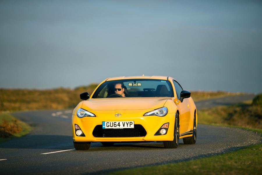  Toyota GT 86 Giallo 2014 года  (фото 3 из 14)